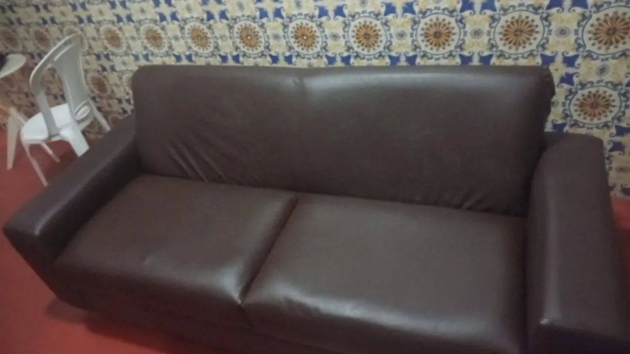 Vendo um sofá de couro bom estado 550
