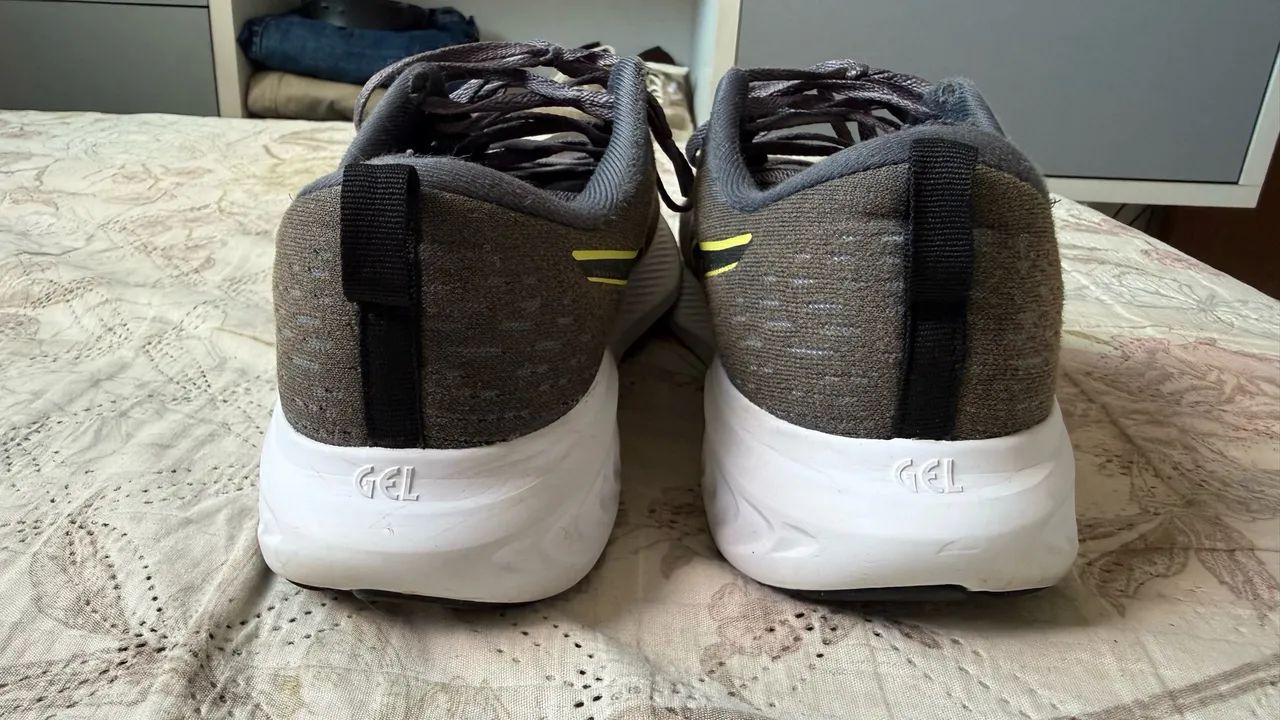 Tênis Asics n. 41 Cinza - Foto 3