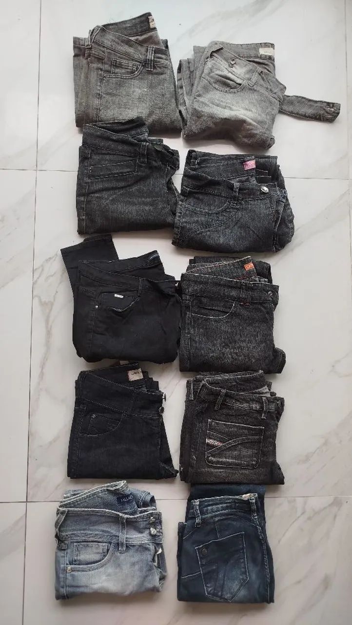 10 calças e 2 bermudas jeans sortidas