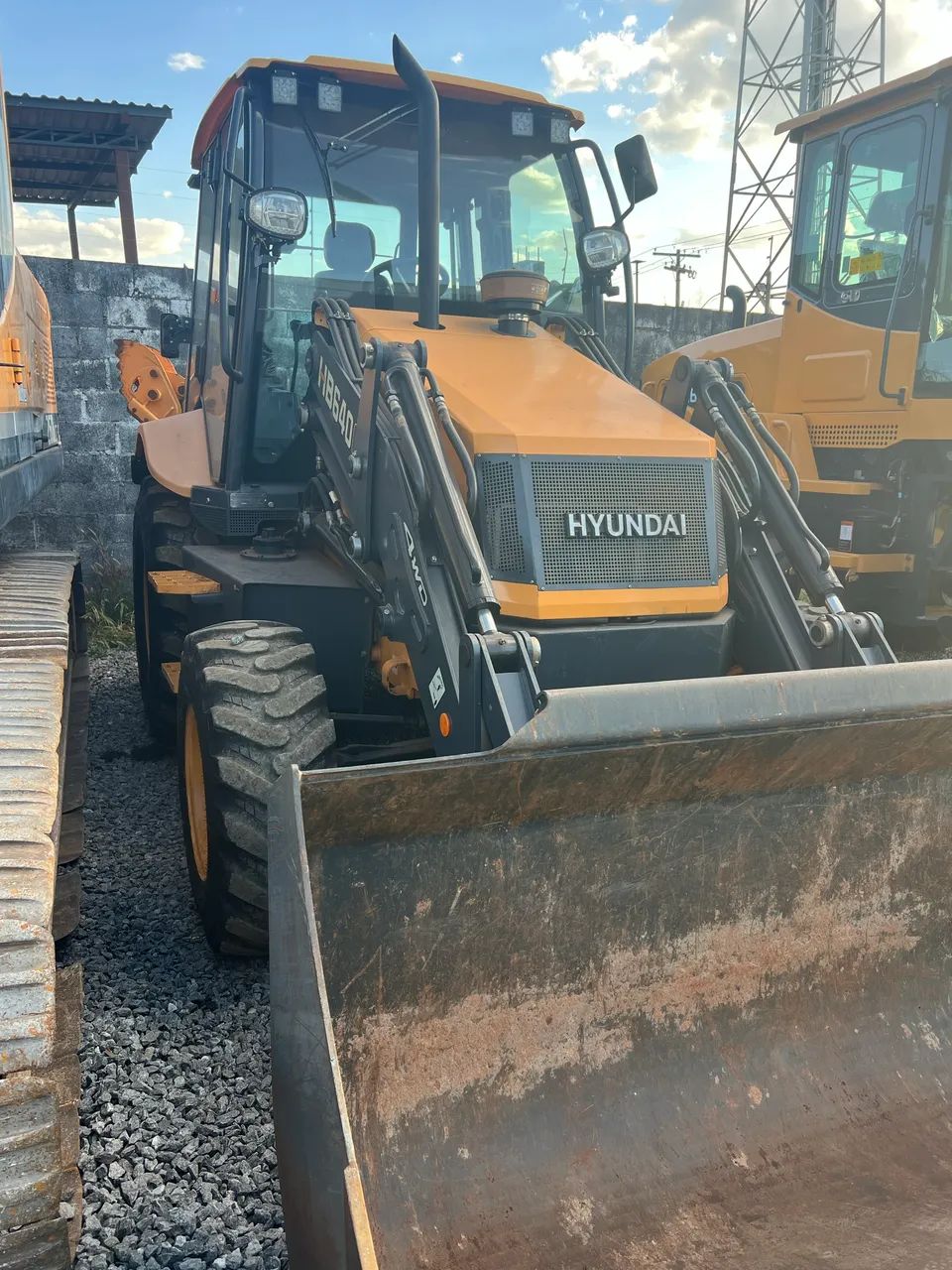 Retroescavadeira FINANCIA não case 580 cat 416 jcb 3cx New Holland b95  - Foto 3
