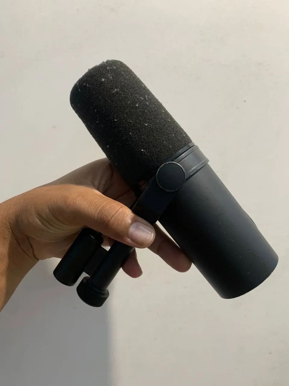 Microfone Shure SM7B, com labial e placa de áudio - Microfones e