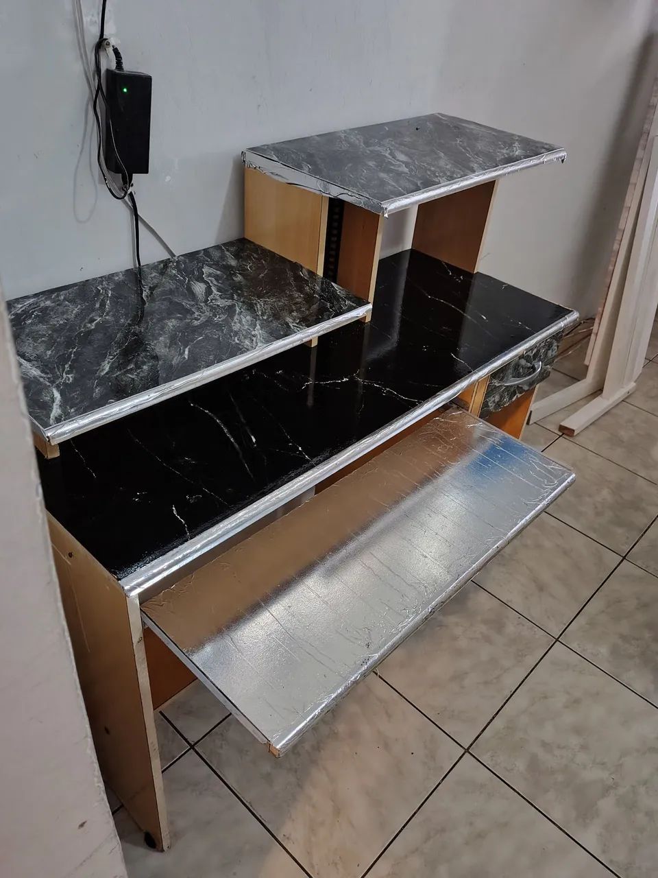 Mesa de computador com cadeira 
