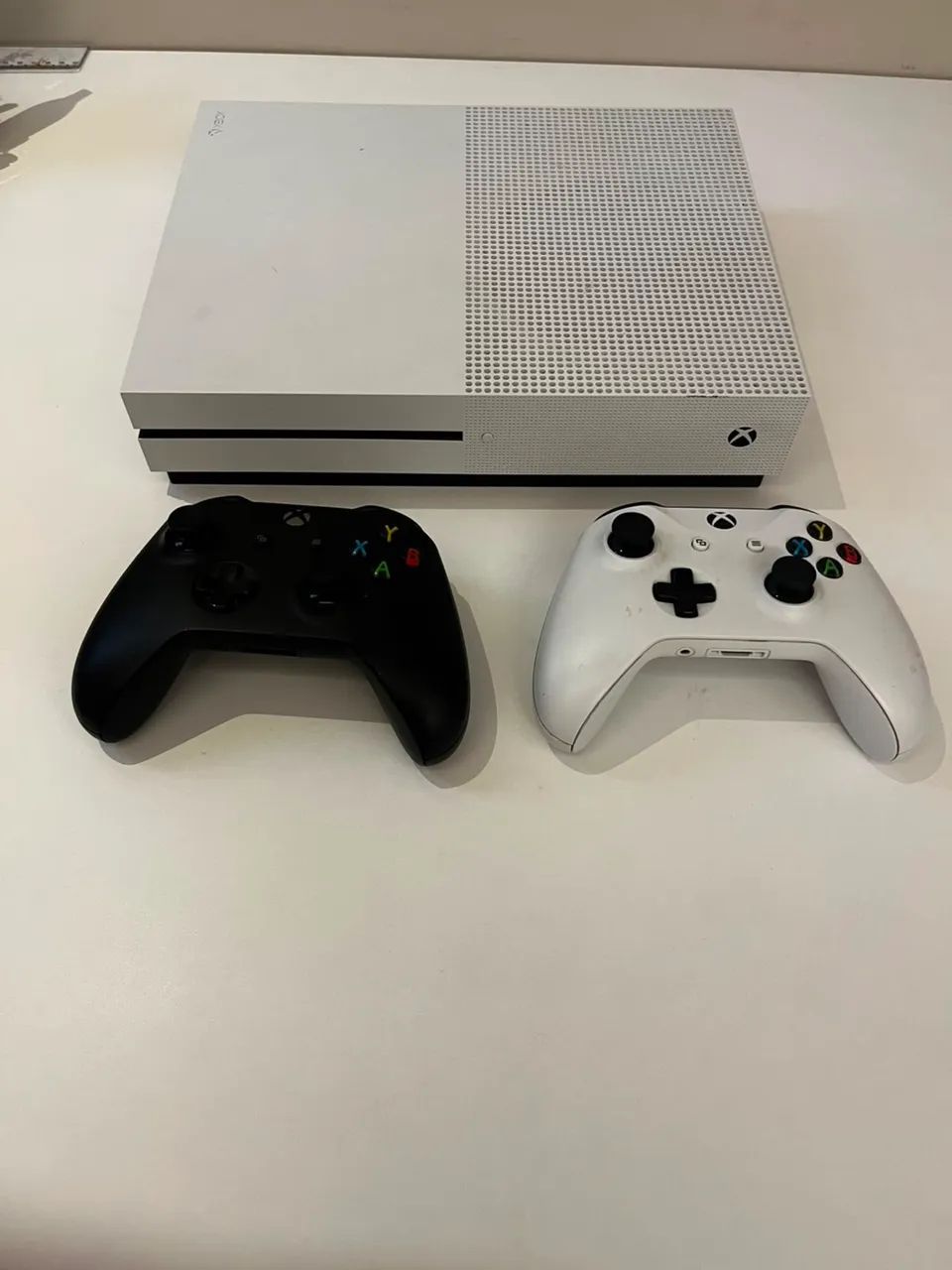 ?XBOX ONE S 1TB COMPLETO - 2 CONTROLES + JOGO? - Foto 5