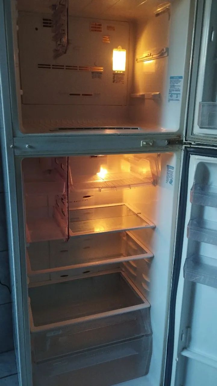 Geladeira Electrolux DF 50 defeito na borracha  - Foto 5