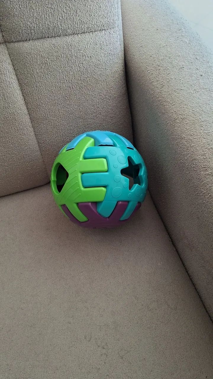 Brinquedo bola de encaixe