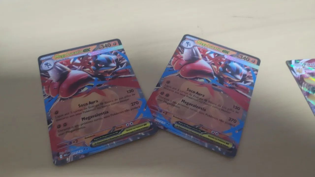 2 megas lucarios Ex com 340 de poder os dois, 1 pikachu Vmax com 310 de poder edição epc