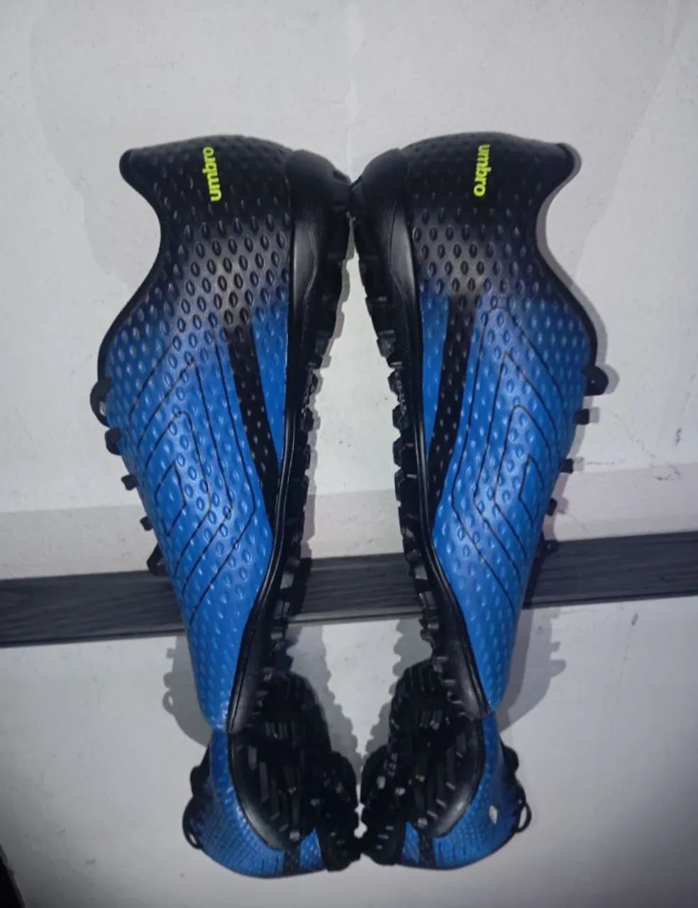 Estou vendendo essa chuteira original.