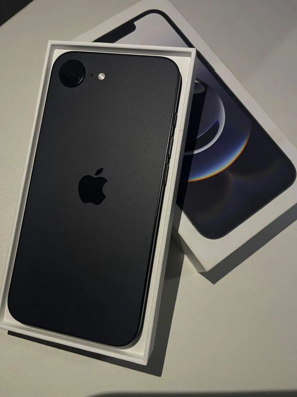 iPhone 16e, 128GB, com iOS 27 instalado. Processador ultra-rápido. SEMINOVO 