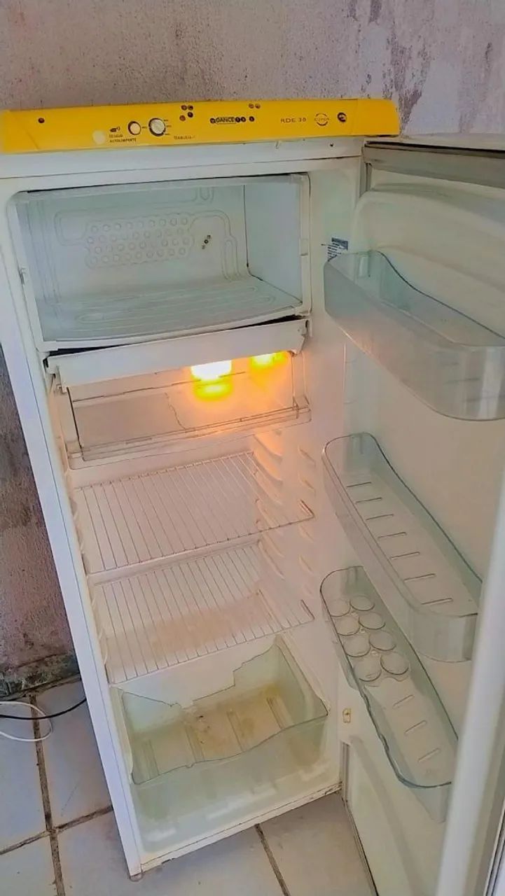 Geladeira Eletrolux de gelo seco entrego - Foto 2