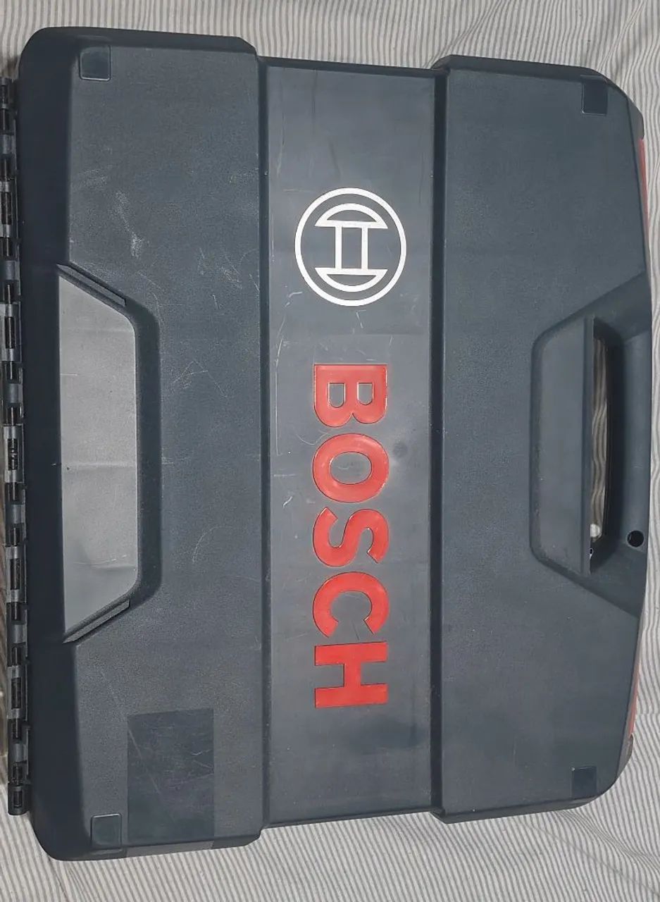 Vendo furadeira Bosch com duas baterias  - Foto 2