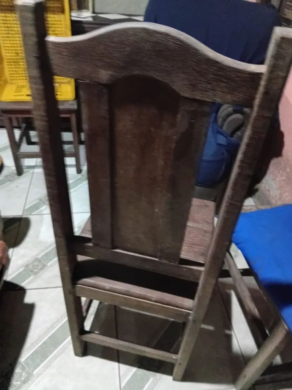 Conjunto com 4 cadeiras de madeira maciça  - Foto 3