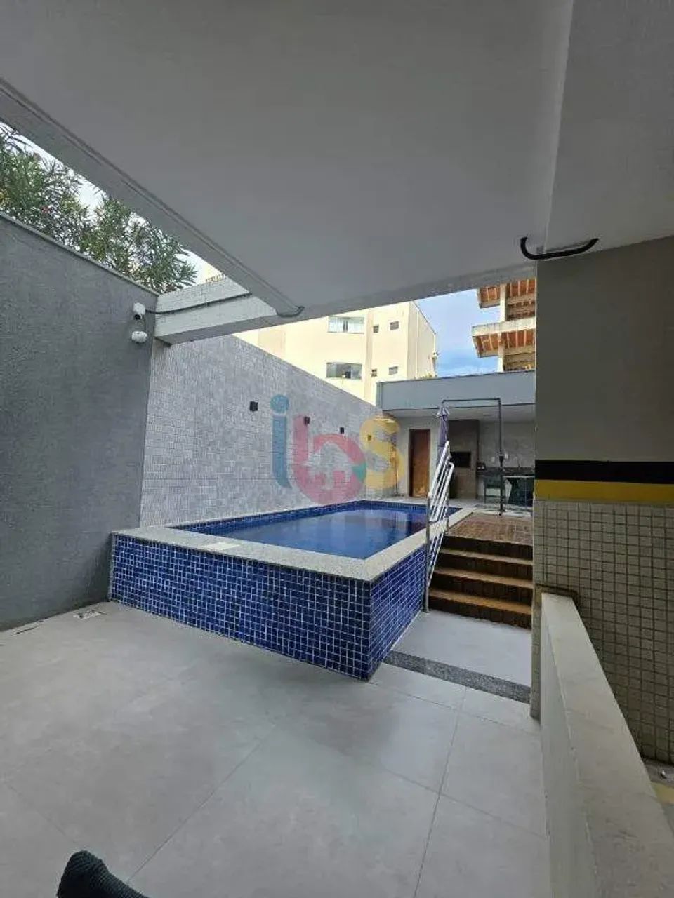 Alugo Apartamento com 02 Quartos Frente