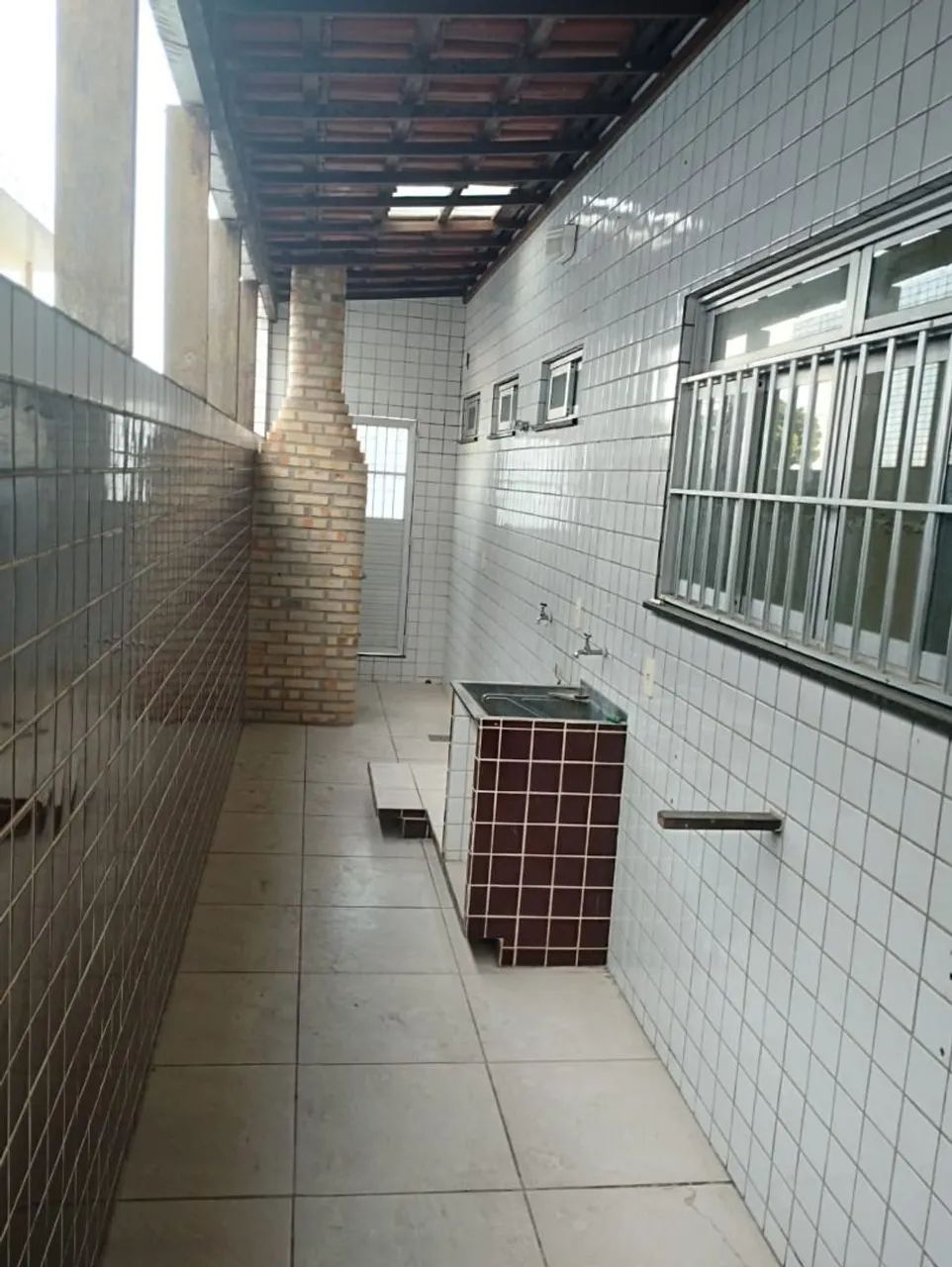 CASA PARA FINS COMERCIAIS, AMBIENTE COM SALA AMPLA. VARANDA, COZINHA. AREA DE SERVIÇO. WC  - Foto 3