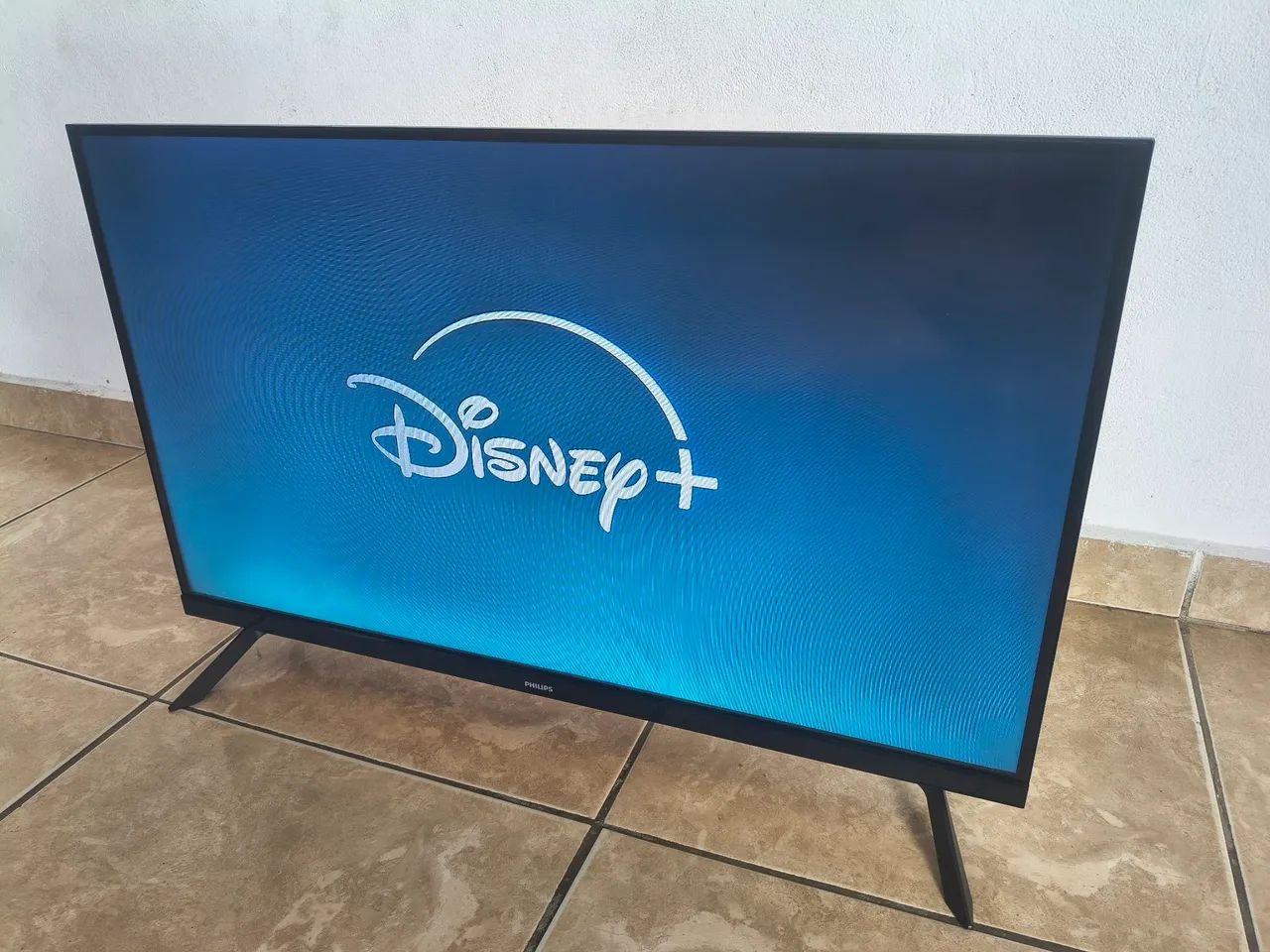 Vendo essa tv 32 polegadas smart 4K  - Foto 3