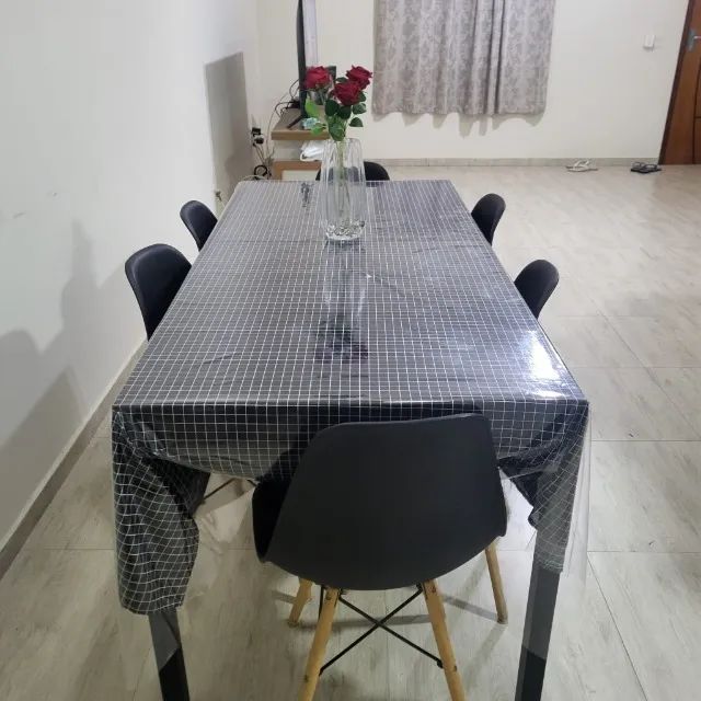 Mesa de jantar retangular preta, com cadeiras de pé de palitos. Linda - Foto 3