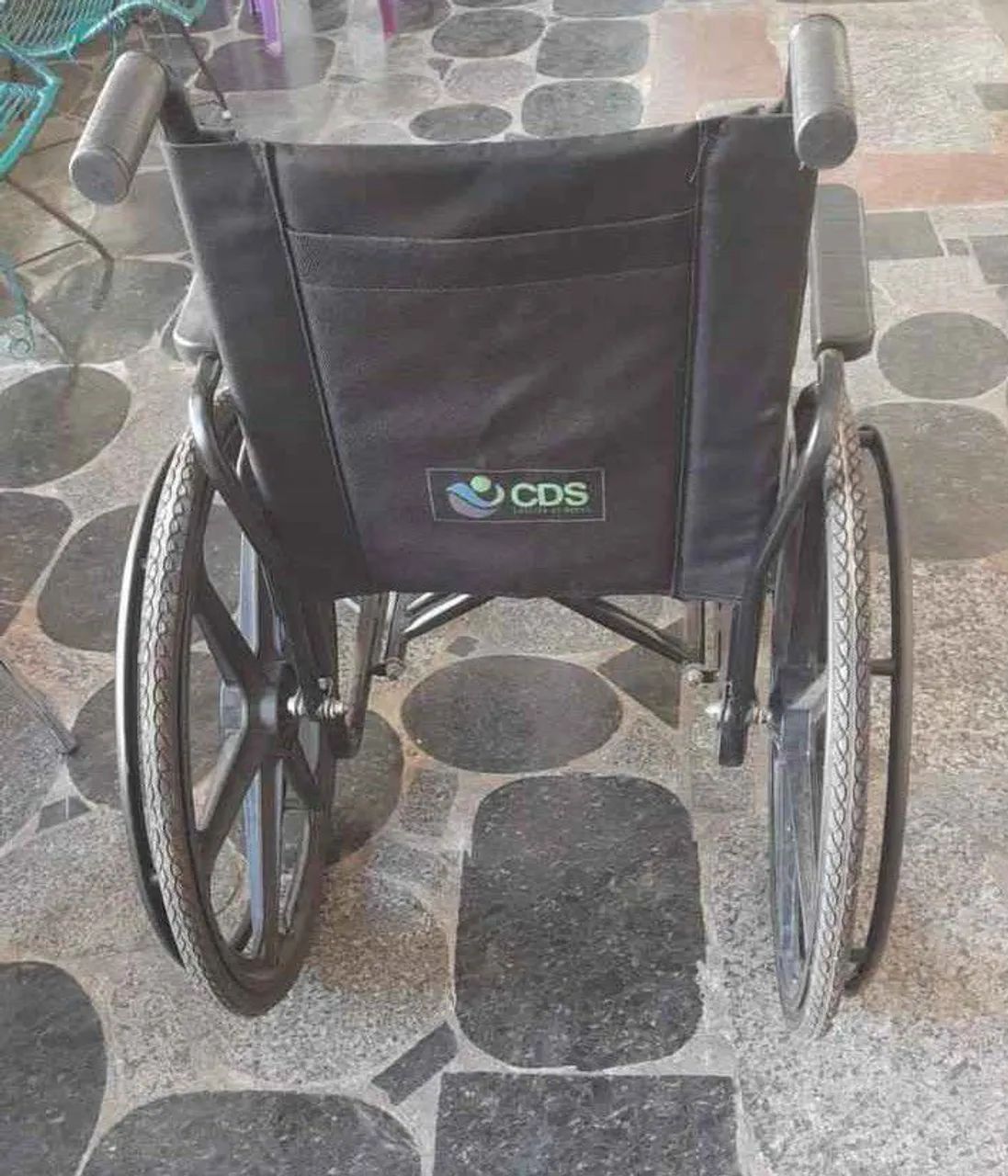 Vendo cadeiras de rodas  - Foto 2