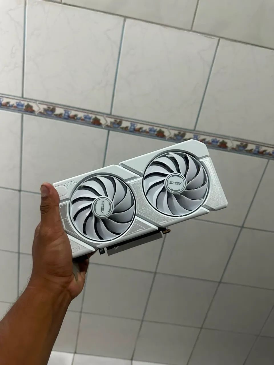RTX 5060 ASUS BRANCA TOP DE LINHA 