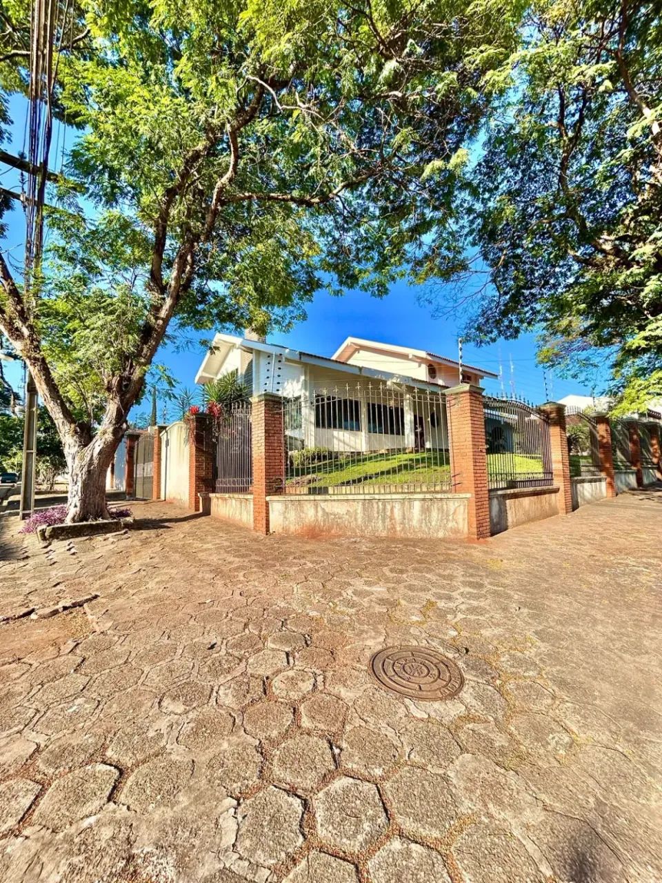 Sobrado super espaçoso e com localização privilegiadíssima - Zona 05 - Foto 3