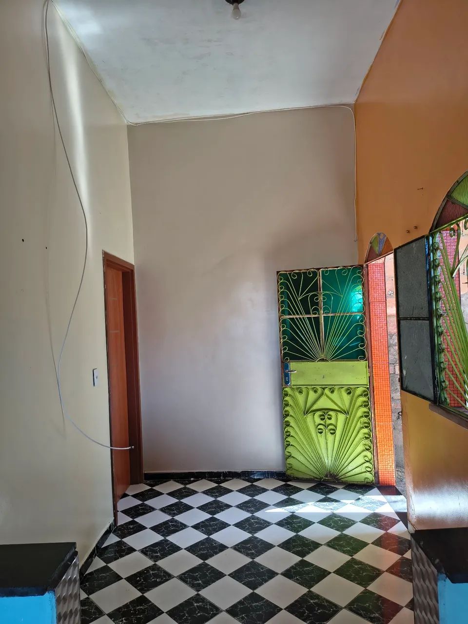 Aluga -se uma casa na compensa 2