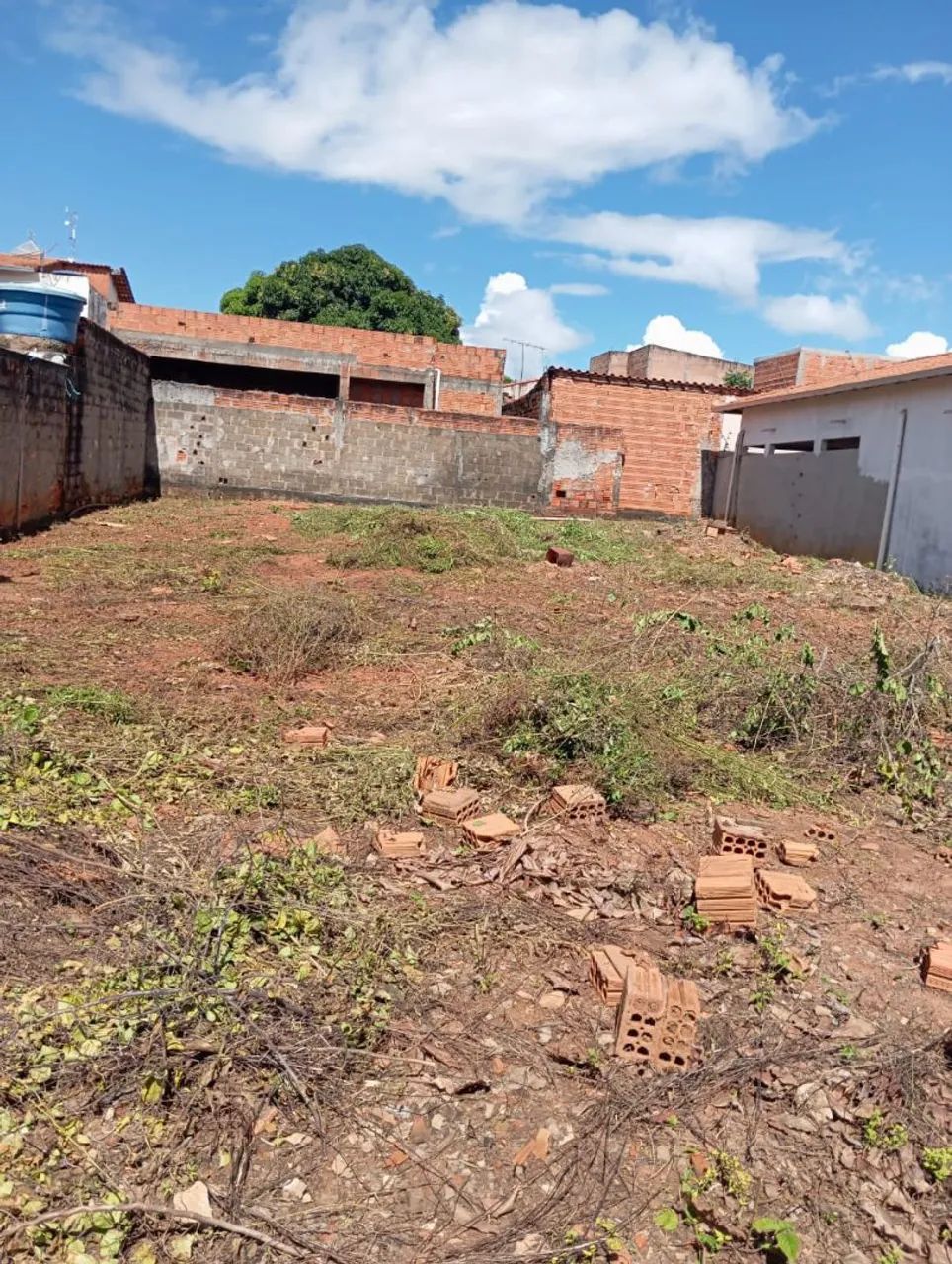 Região sul de Montes claros/Lote Murado Área 418M²...