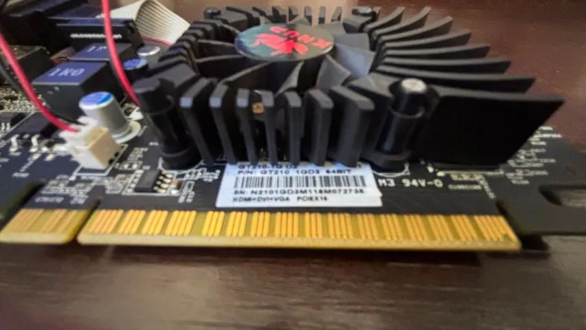GT210 1G DDR3 64bit - Foto 2