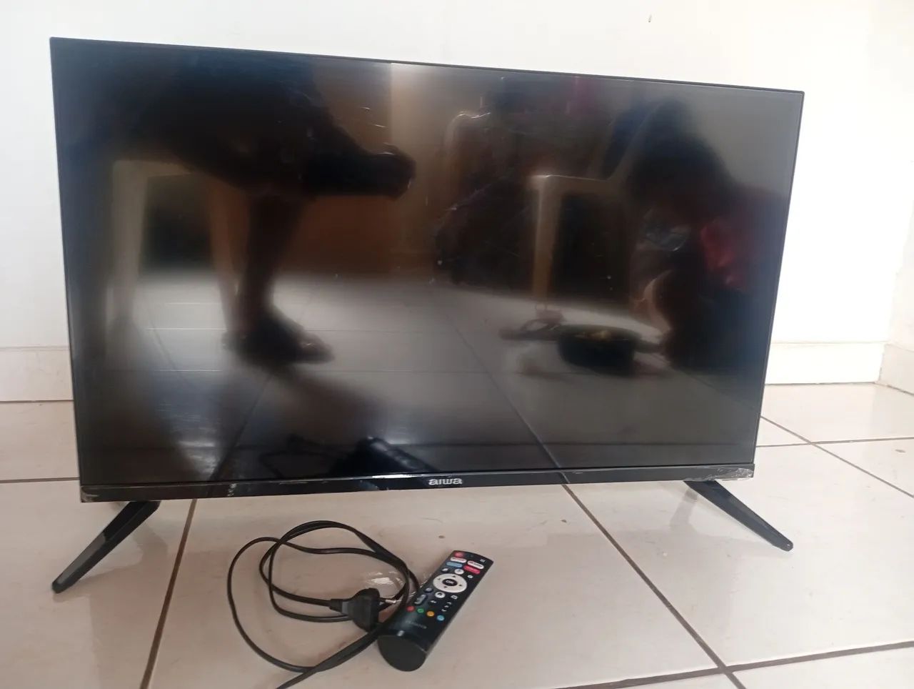 Televisão smart 32 polegadas,semi nova com controle  - Foto 5