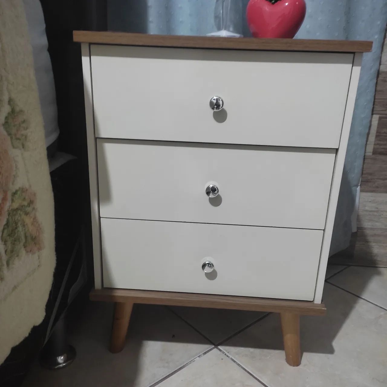 Mesa de cabeceira 