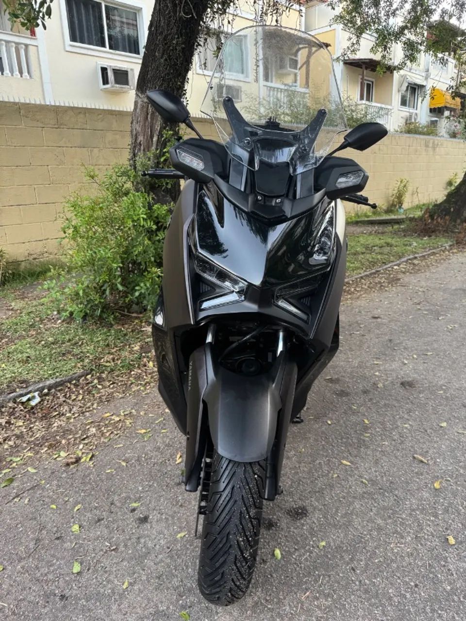 XMax300 Marron 2026 