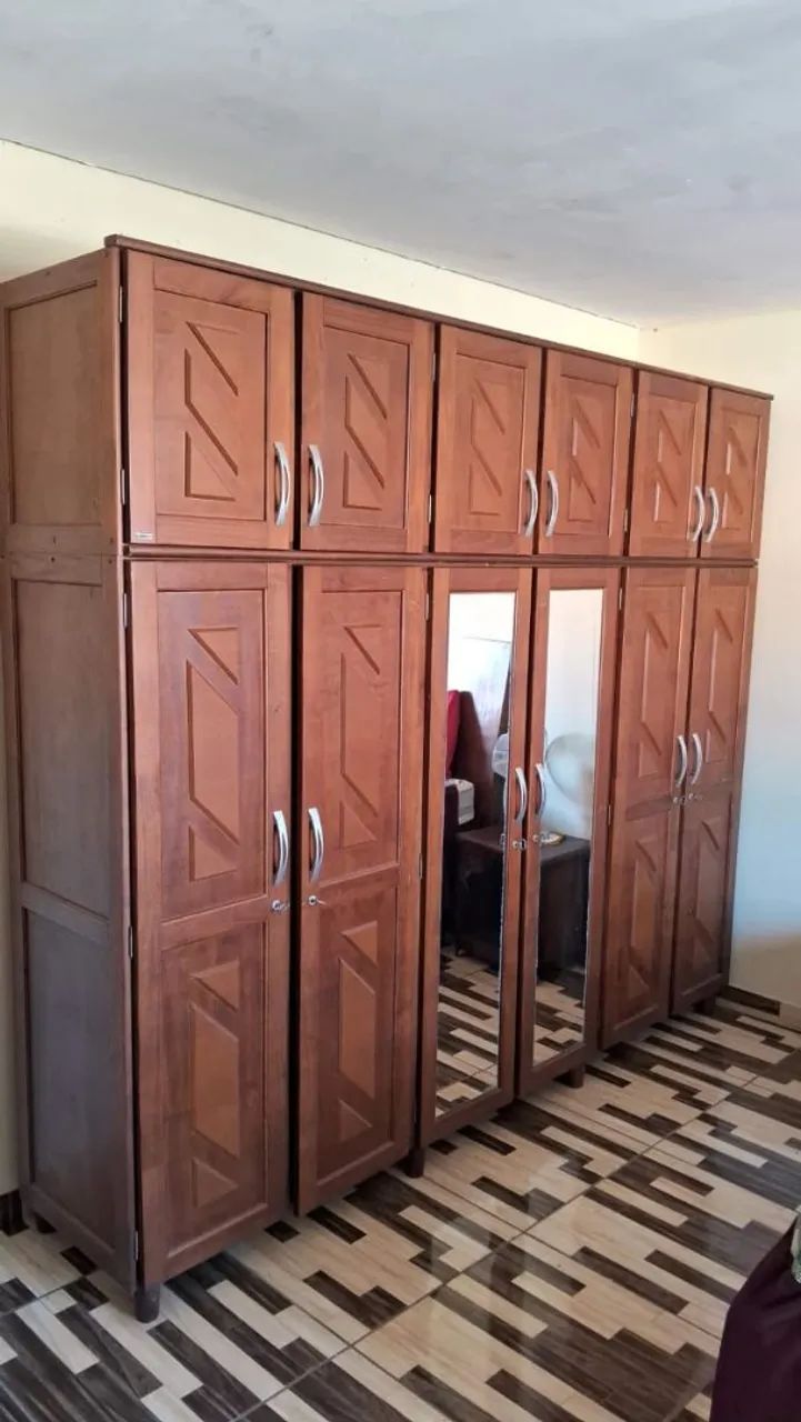 Guarda roupa 6 portas com espelho