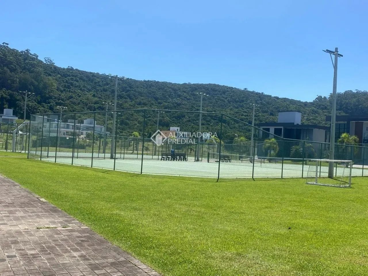 Terreno plano, posição solar leste, condonimio com area de lazer completa. - Foto 4