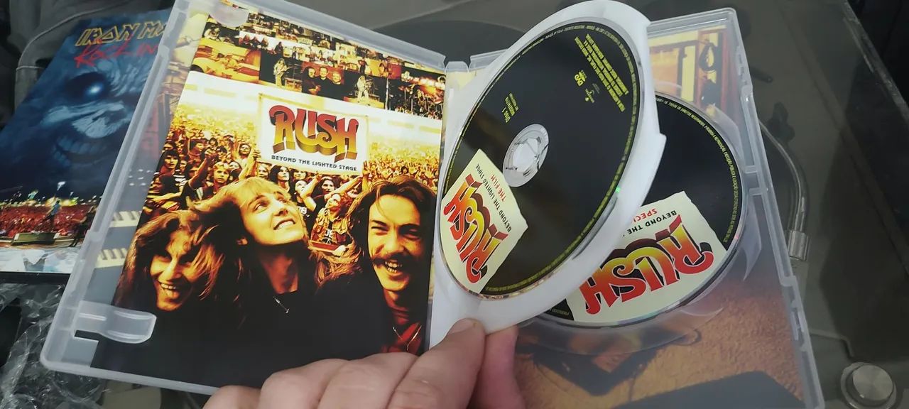 Dvd duplo Rush Beyond The Lighted Stage original documentário  - Foto 4