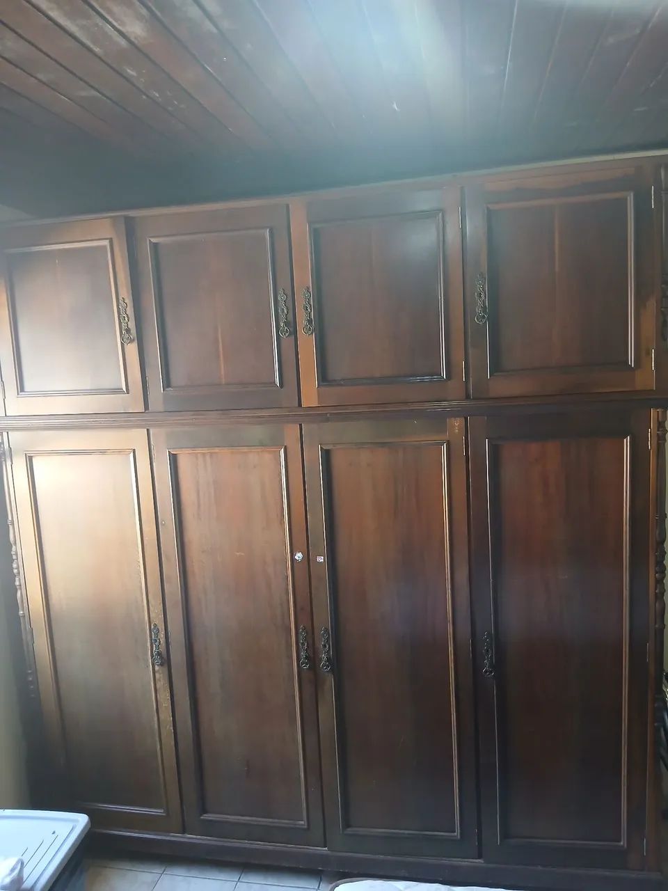 Guarda roupa de madeira 