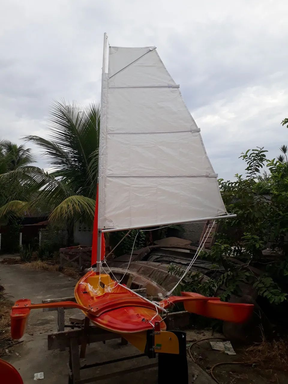 Caiaque a vela Trimaran 
