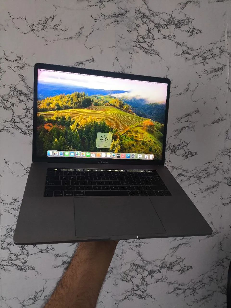 MACBOOK PRO 15