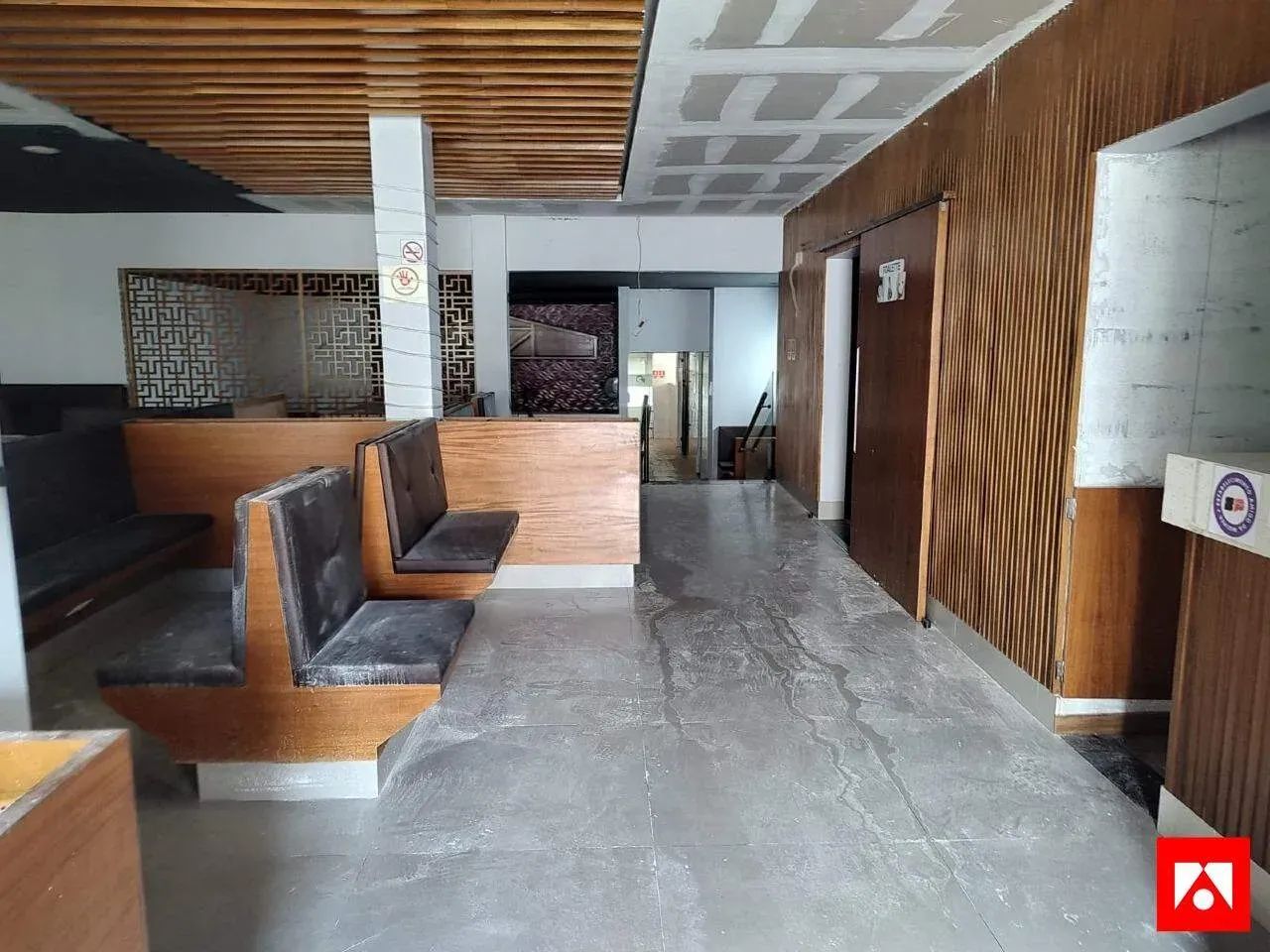 Salão Comercial para locação no Centro de Santa Bárbara d'Oeste com 8 salas e 10 vagas de  - Foto 2
