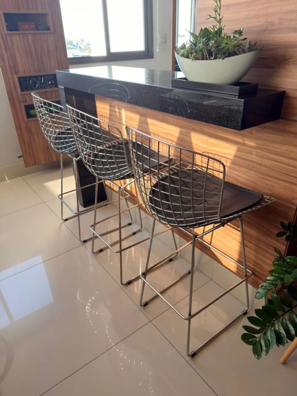 BANQUETA BERTOIA CROMADA ASSENTO PRETO