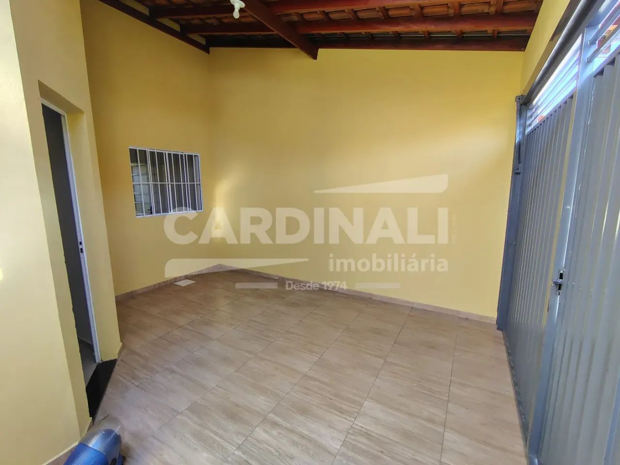 Casa 2 Dormitórios com garagem coberta - Foto 2