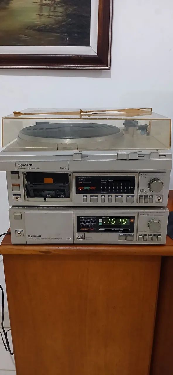 Toca discos com receiver Gradiente DS-20  COM DEFEITO