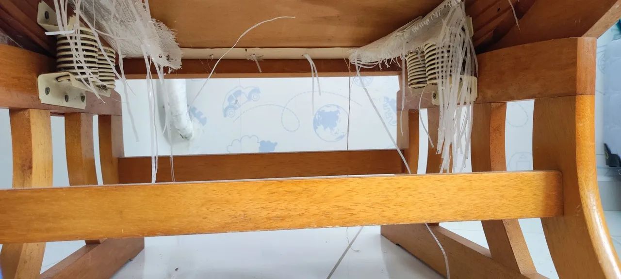 Cadeira de balanço de madeira nobre  - Foto 5