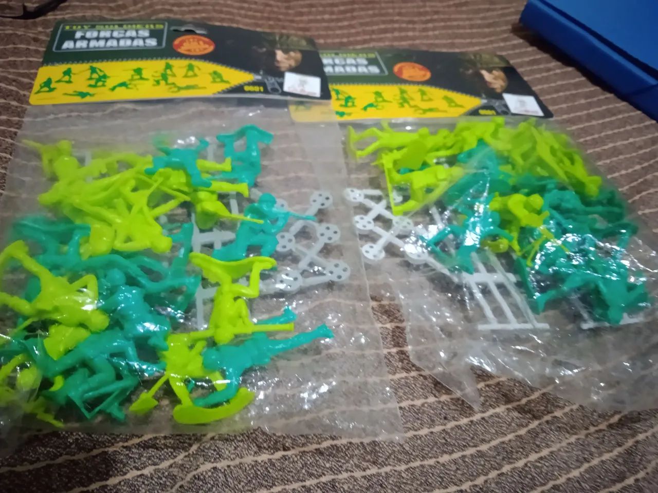 2 pacote lacrado de soldadinhos com cerca - Foto 3