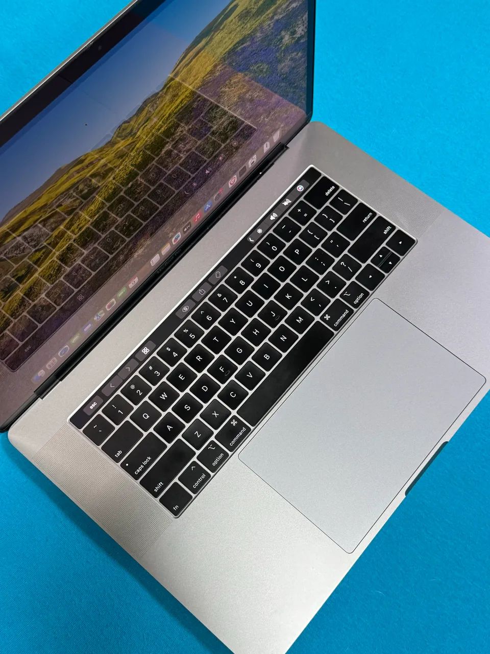 MacBook Pro 15 2017 - Core i7 | 16GB RAM | SSD 256GB | Radeon