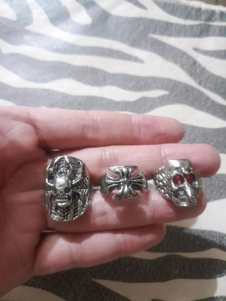 3 Anéis de metal - aranha ?,  caveira,  cruz - Foto 2