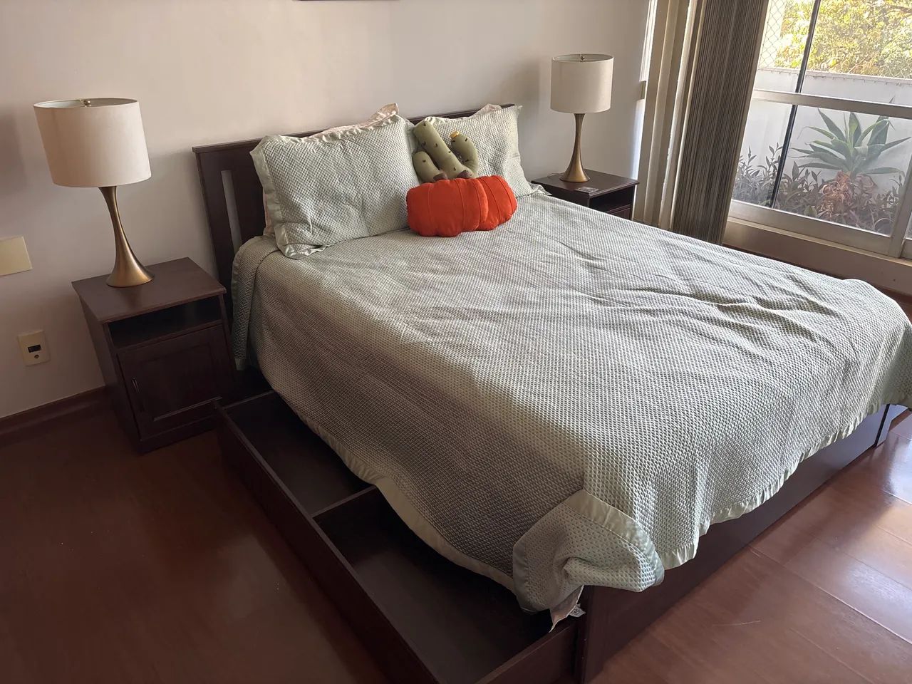 Conjunto de Quarto IKEA Queen Completo - Cama + Colchão + 2 Criados-Mudos