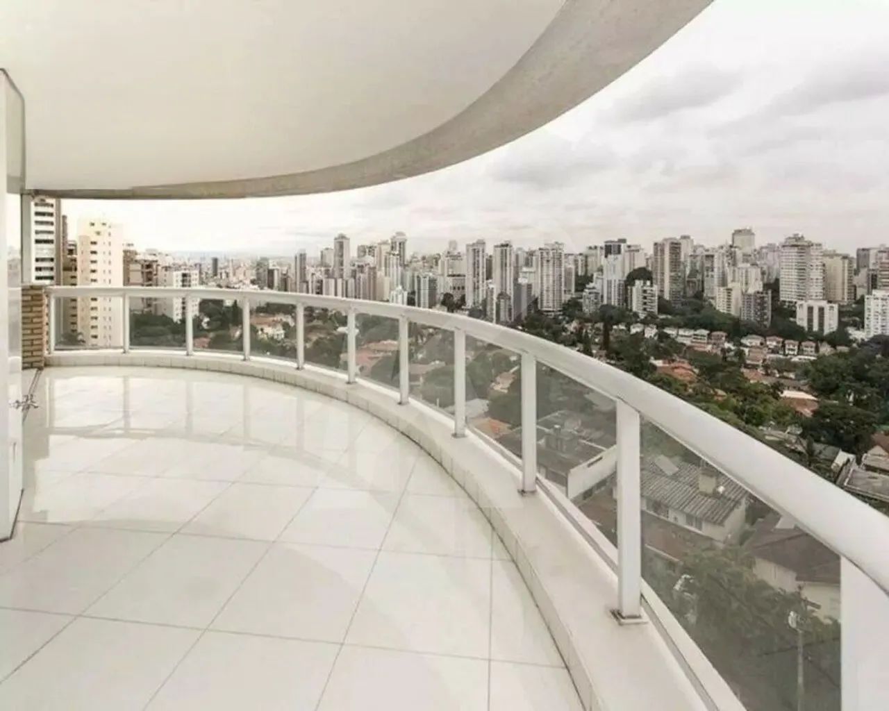 Cobertura de Luxo à Venda em Perdizes -