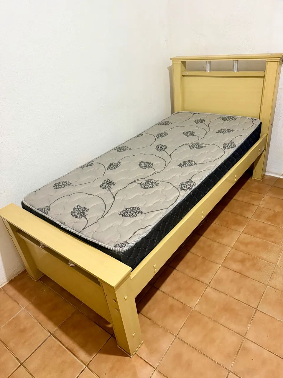 Cama com Colchão - Usado