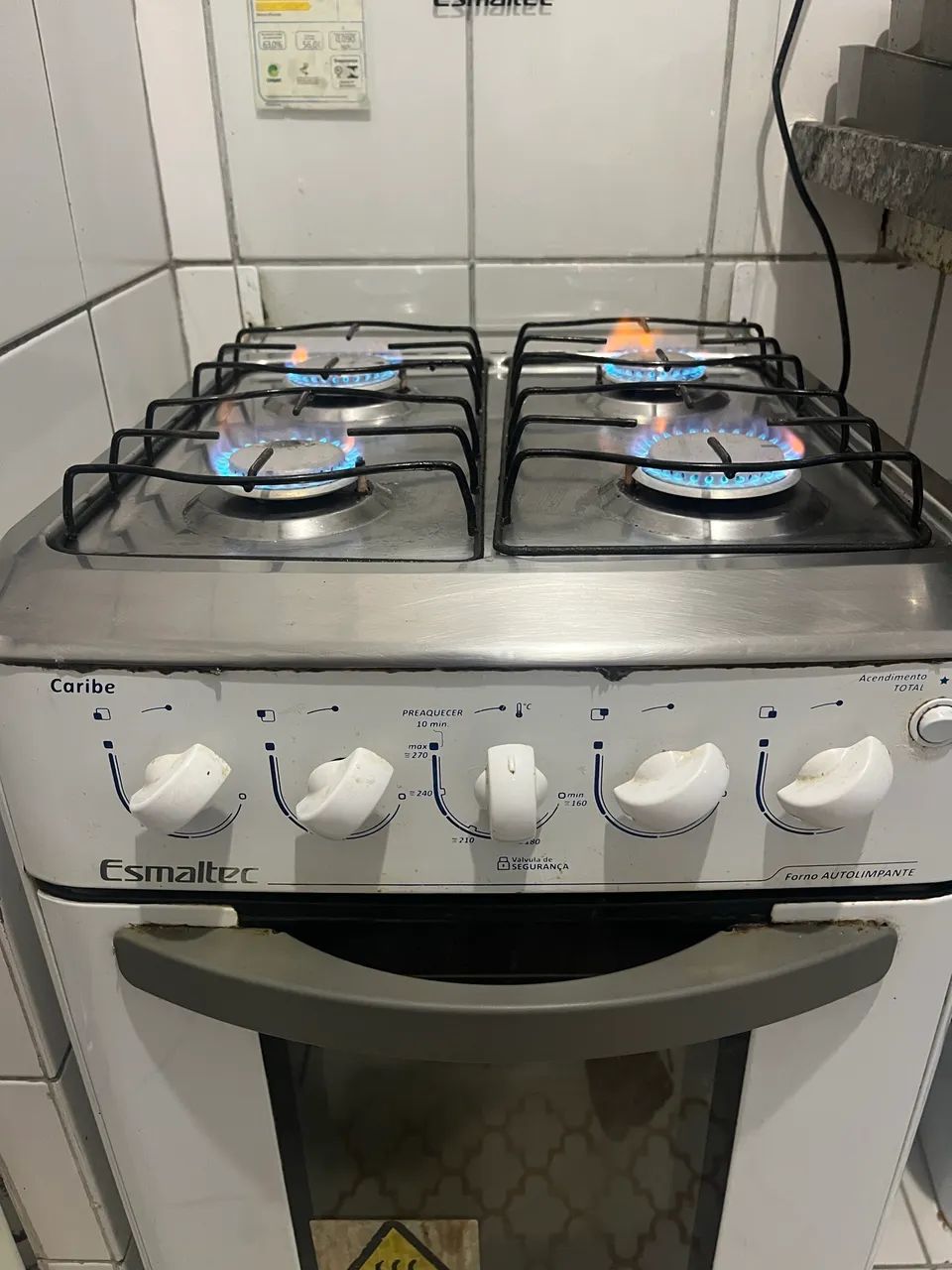VENDO FOGÃO FUNCIONANDO PERFEITAMENTE