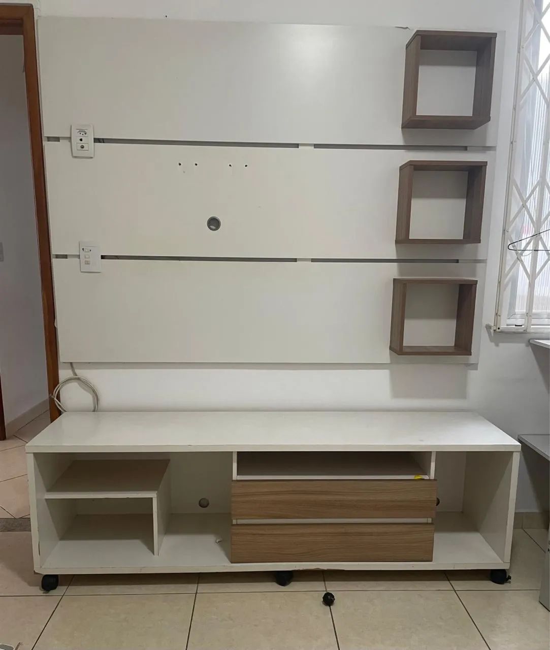 Painel para TV + rack com gavetas e rodinhas