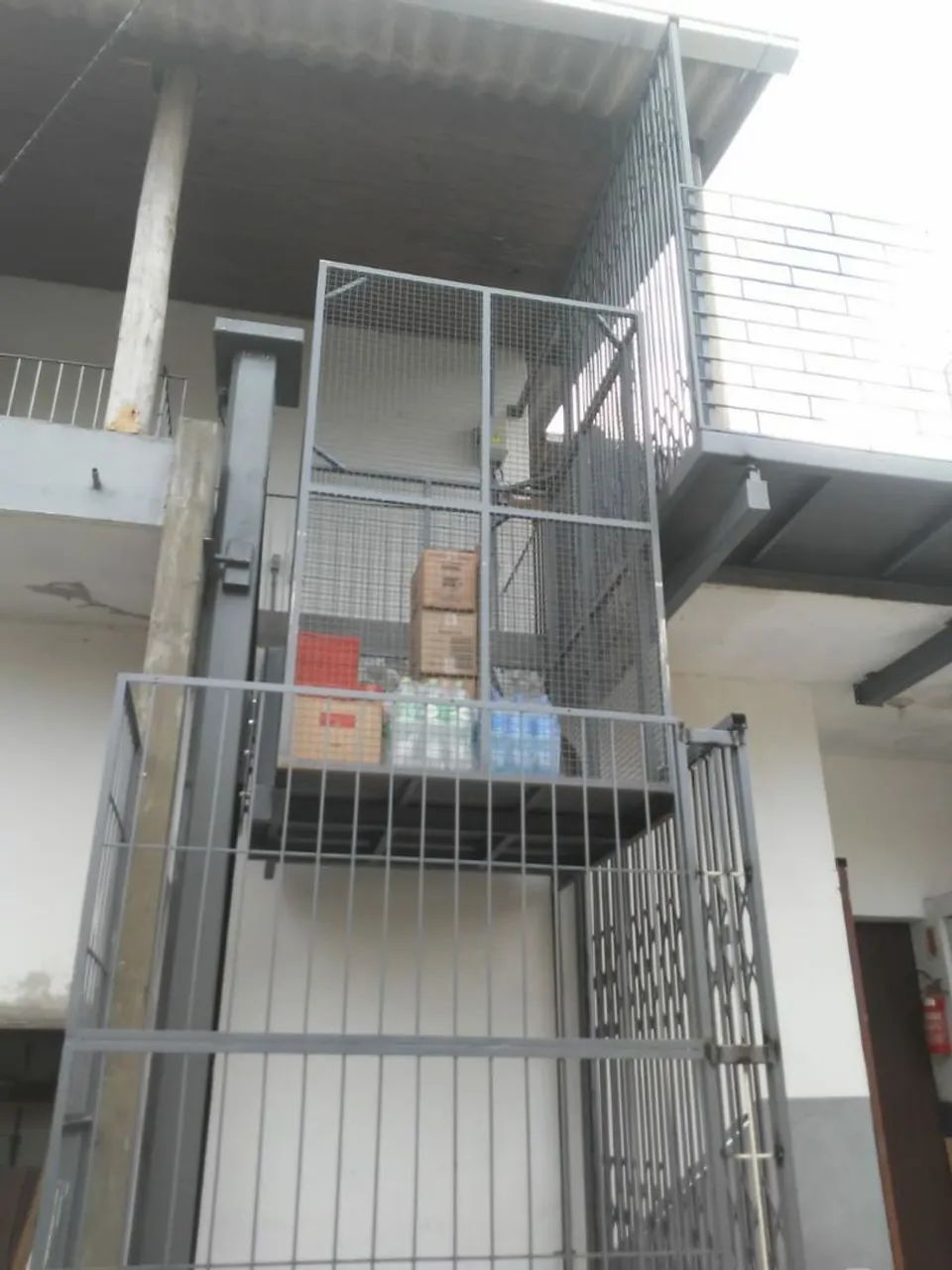 Elevador eletrico de parafuso para carga 