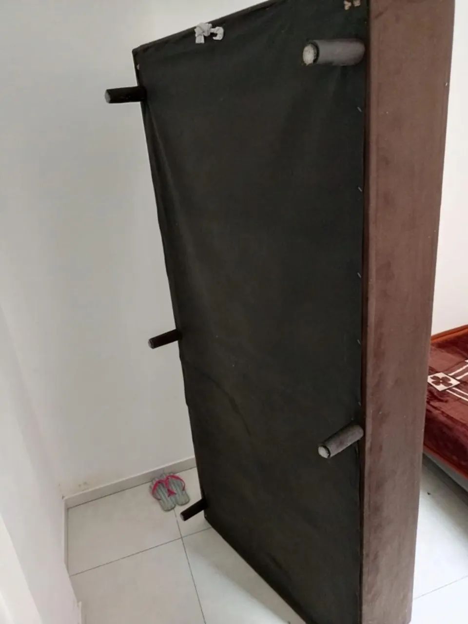 Vendo 2 bases cama de solteiro + colchão solteiro - Foto 5