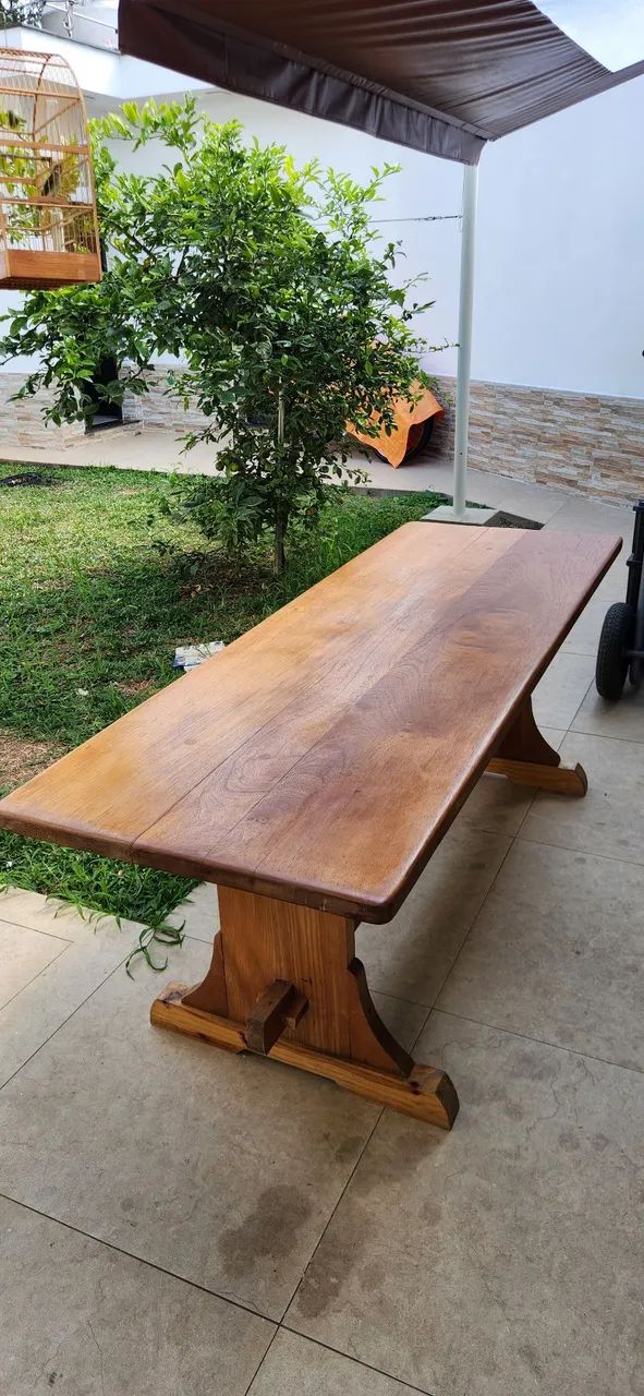 Mesa de madeira maciça peroba